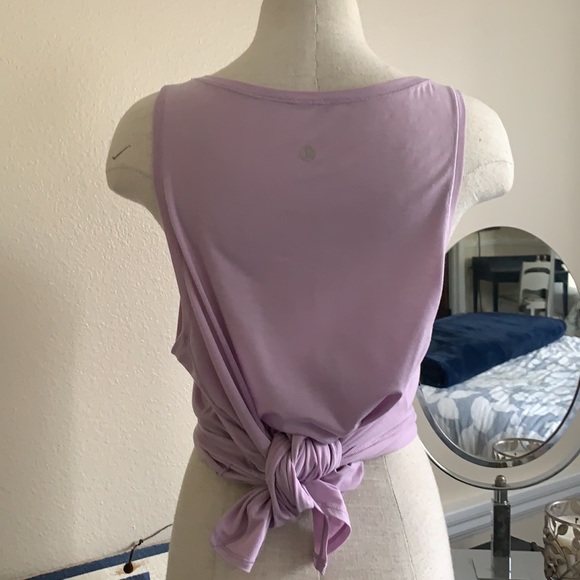 Lululemon lavender workout tank. Size 6. - Picture 6 of 7